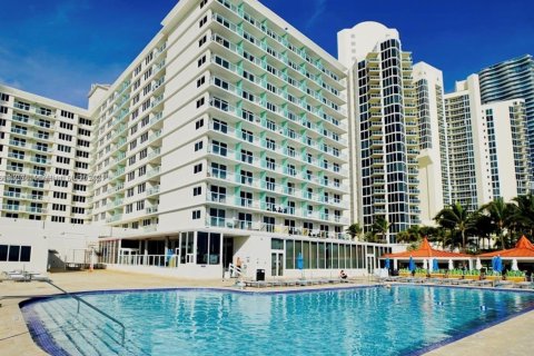 Condo in Sunny Isles Beach, Florida  № 1861286 - photo 16