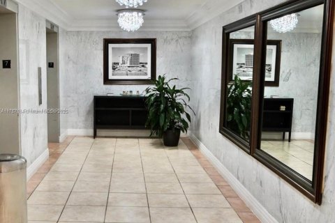 Condo in Sunny Isles Beach, Florida  № 1861286 - photo 17