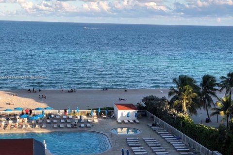 Condo in Sunny Isles Beach, Florida  № 1861286 - photo 23