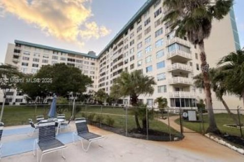 Купить кондоминиум в Холливуд, Флорида 2 спальни, 105.17м2, № 1981421 - фото 1