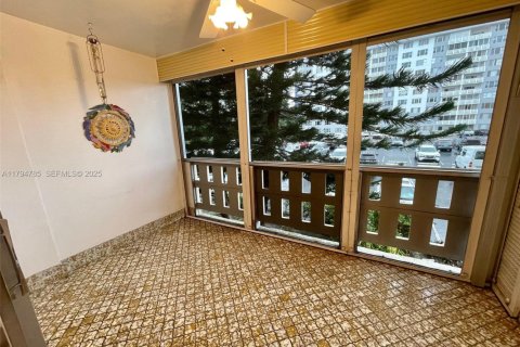 Купить кондоминиум в Холливуд, Флорида 2 спальни, 105.17м2, № 1981421 - фото 18