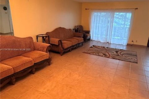 Купить кондоминиум в Холливуд, Флорида 2 спальни, 105.17м2, № 1981421 - фото 4