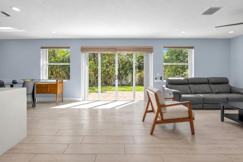 Villa ou maison à vendre à Pembroke Pines, Floride: 3 chambres, 188.96 m2 № 2392970 - photo 6