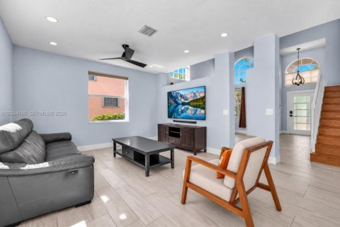 Villa ou maison à vendre à Pembroke Pines, Floride: 3 chambres, 188.96 m2 № 2392970 - photo 8
