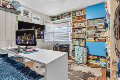 Casa en alquiler en Pembroke Pines, Florida, 4 dormitorios, 156.08 m2 № 1986170 - foto 22