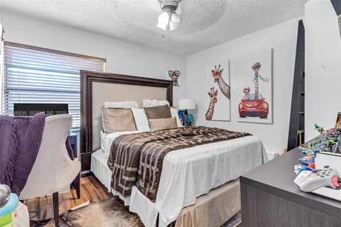 Casa en alquiler en Pembroke Pines, Florida, 4 dormitorios, 156.08 m2 № 1986170 - foto 24