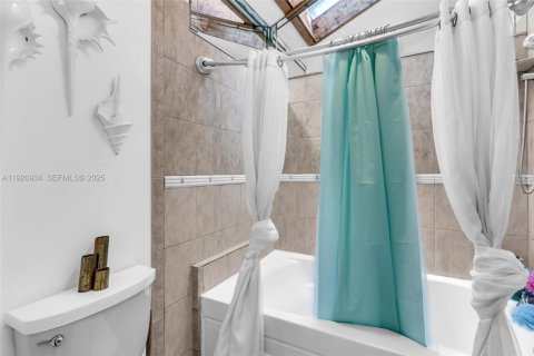 Casa en alquiler en Pembroke Pines, Florida, 4 dormitorios, 156.08 m2 № 1986170 - foto 21