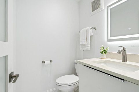 Condo in Sarasota, Florida, 1 bedroom № 2098785 - photo 16