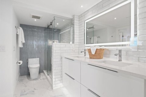 Condo in Sarasota, Florida, 1 bedroom № 2098785 - photo 21