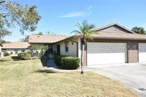Casa en alquiler en Sarasota, Florida, 2 dormitorios, 134.8 m2 № 1841388 - foto 1