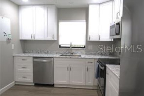Casa en alquiler en Sarasota, Florida, 2 dormitorios, 134.8 m2 № 1841388 - foto 13
