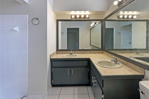 House in Tampa, Florida 4 bedrooms, 165.09 sq.m. № 1747557 - photo 19