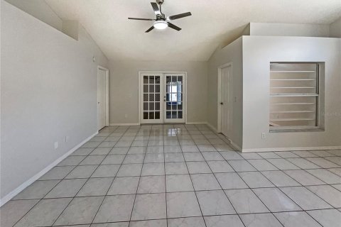 House in Tampa, Florida 4 bedrooms, 165.09 sq.m. № 1747557 - photo 5