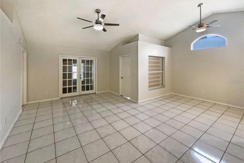 House in Tampa, Florida 4 bedrooms, 165.09 sq.m. № 1747557 - photo 7