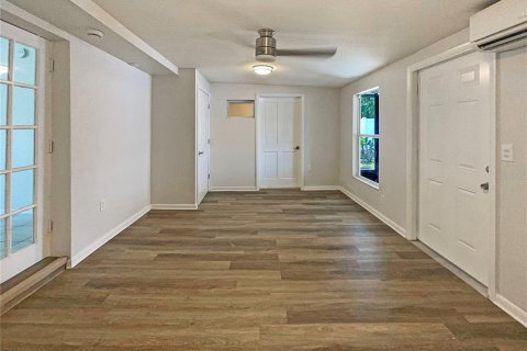 House in Tampa, Florida 4 bedrooms, 165.09 sq.m. № 1747557 - photo 18
