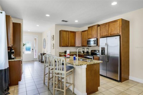 Casa en venta en Kissimmee, Florida, 8 dormitorios, 315.96 m2 № 1721682 - foto 4