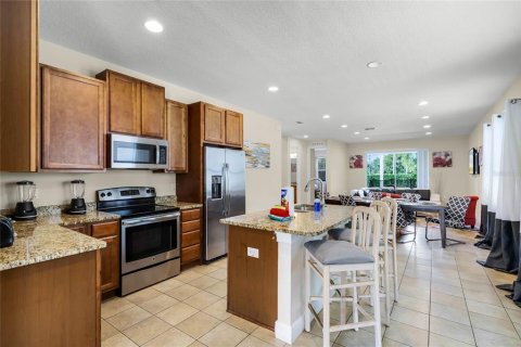 Casa en venta en Kissimmee, Florida, 8 dormitorios, 315.96 m2 № 1721682 - foto 3