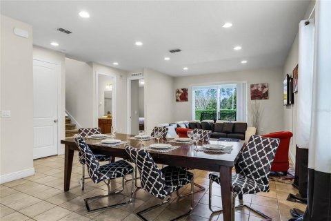 Casa en venta en Kissimmee, Florida, 8 dormitorios, 315.96 m2 № 1721682 - foto 6