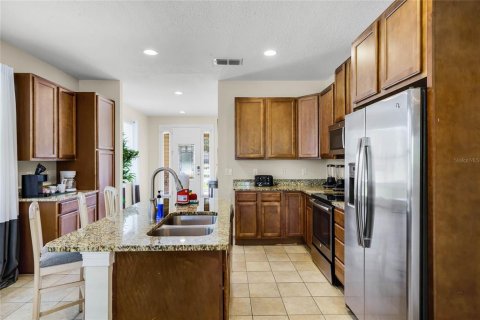 Casa en venta en Kissimmee, Florida, 8 dormitorios, 315.96 m2 № 1721682 - foto 5