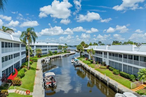 Condo in Stuart, Florida, 2 bedrooms № 2249156