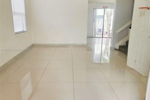 Touwnhouse à louer à Hialeah, Floride: 3 chambres, 150.59 m2 № 1932440 - photo 3