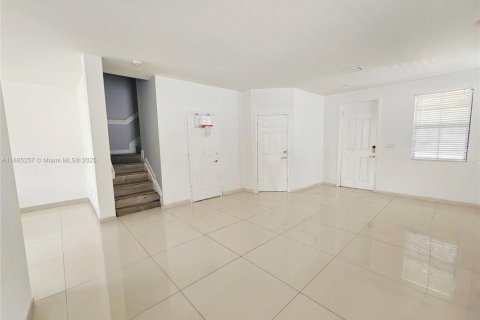 Touwnhouse à louer à Hialeah, Floride: 3 chambres, 150.59 m2 № 1932440 - photo 5