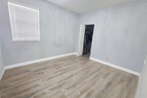 Touwnhouse à louer à Hialeah, Floride: 3 chambres, 150.59 m2 № 1932440 - photo 9