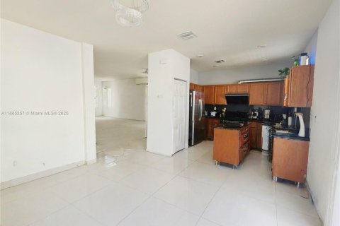 Touwnhouse à louer à Hialeah, Floride: 3 chambres, 150.59 m2 № 1932440 - photo 7