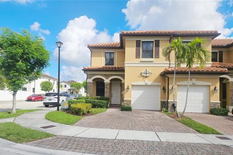 Touwnhouse à louer à Hialeah, Floride: 3 chambres, 150.59 m2 № 1932440 - photo 1
