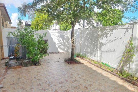 Touwnhouse à louer à Hialeah, Floride: 3 chambres, 150.59 m2 № 1932440 - photo 14