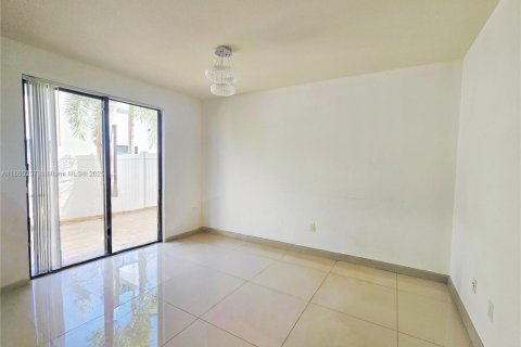 Touwnhouse à louer à Hialeah, Floride: 3 chambres, 150.59 m2 № 1932440 - photo 6