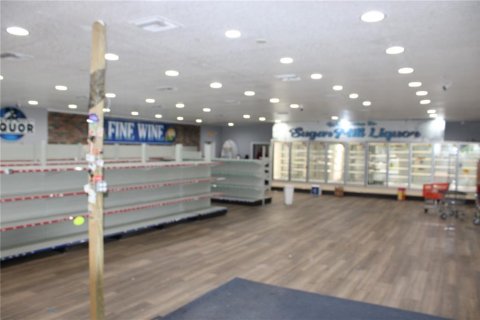 Propiedad comercial en alquiler en Crystal River, Florida, 351.73 m2 № 1904171 - foto 9