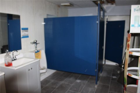 Propiedad comercial en alquiler en Crystal River, Florida, 351.73 m2 № 1904171 - foto 12