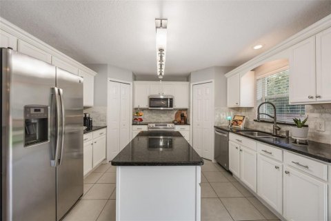 House in Apopka, Florida 4 bedrooms, 269.6 sq.m. № 1909851 - photo 14