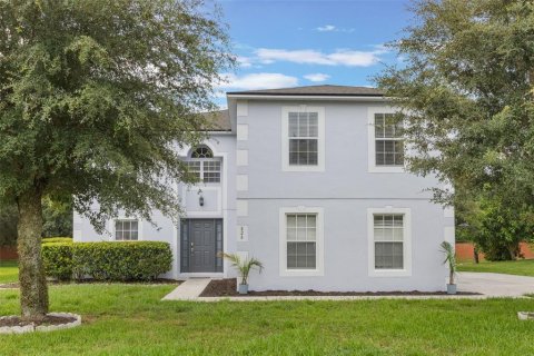 House in Apopka, Florida 4 bedrooms, 269.6 sq.m. № 1909851 - photo 1