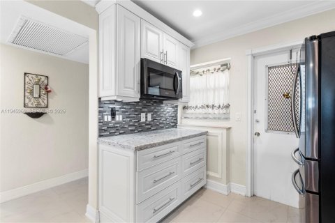 Copropriété à vendre à Hallandale Beach, Floride: 2 chambres, 99.78 m2 № 2002179 - photo 7