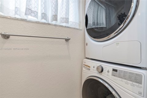 Copropriété à vendre à Hallandale Beach, Floride: 2 chambres, 99.78 m2 № 2002179 - photo 21