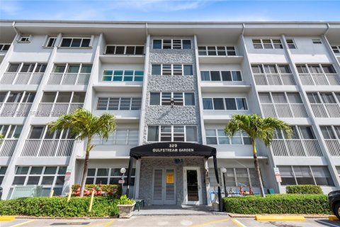 Copropriété à vendre à Hallandale Beach, Floride: 2 chambres, 99.78 m2 № 2002179 - photo 26