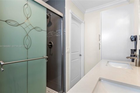 Copropriété à vendre à Hallandale Beach, Floride: 2 chambres, 99.78 m2 № 2002179 - photo 14