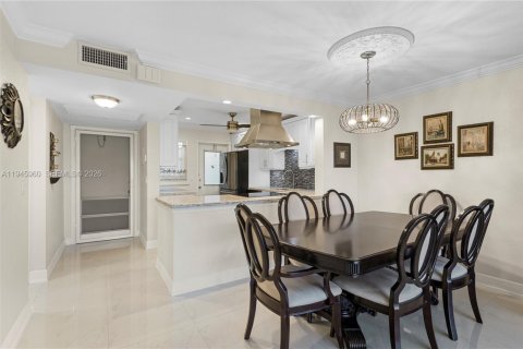 Copropriété à vendre à Hallandale Beach, Floride: 2 chambres, 99.78 m2 № 2002179 - photo 10