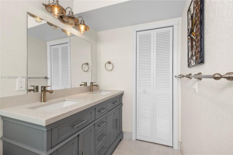 Copropriété à vendre à Hallandale Beach, Floride: 2 chambres, 99.78 m2 № 2002179 - photo 19