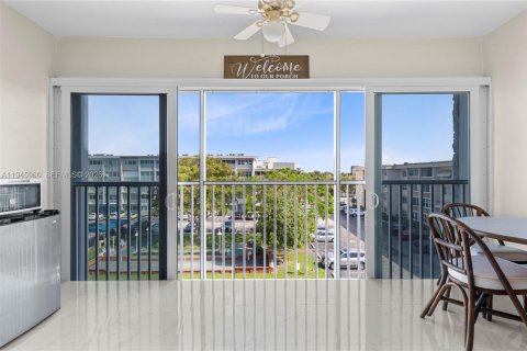 Copropriété à vendre à Hallandale Beach, Floride: 2 chambres, 99.78 m2 № 2002179 - photo 11