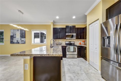 Снять в аренду таунхаус в Дирфилд-Бич, Флорида 3 спальни, 132.66м2, № 1947968 - фото 9