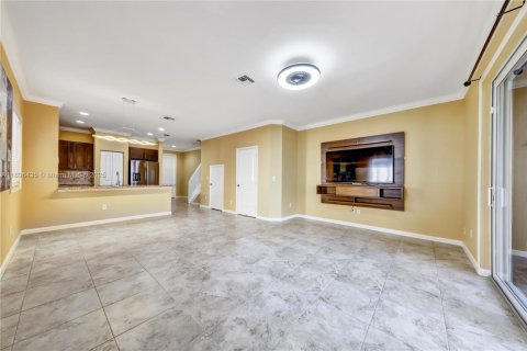 Снять в аренду таунхаус в Дирфилд-Бич, Флорида 3 спальни, 132.66м2, № 1947968 - фото 6