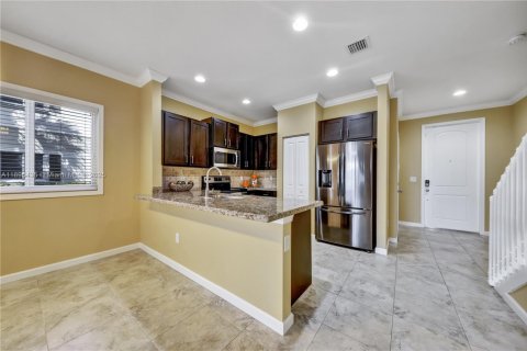 Снять в аренду таунхаус в Дирфилд-Бич, Флорида 3 спальни, 132.66м2, № 1947968 - фото 5