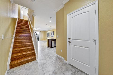 Снять в аренду таунхаус в Дирфилд-Бич, Флорида 3 спальни, 132.66м2, № 1947968 - фото 21