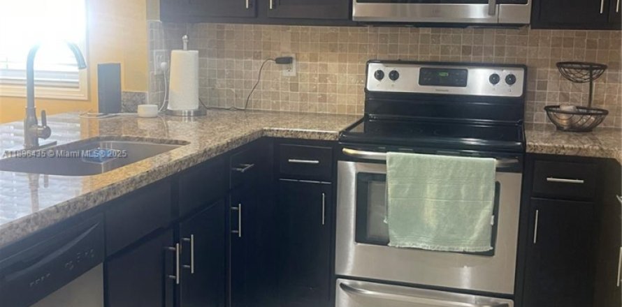 Таунхаус в Дирфилд-Бич, Флорида 3 спальни, 132.66м2 № 1947968