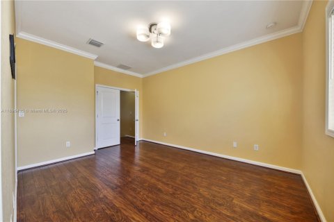 Снять в аренду таунхаус в Дирфилд-Бич, Флорида 3 спальни, 132.66м2, № 1947968 - фото 22