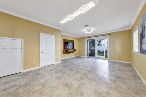 Снять в аренду таунхаус в Дирфилд-Бич, Флорида 3 спальни, 132.66м2, № 1947968 - фото 4