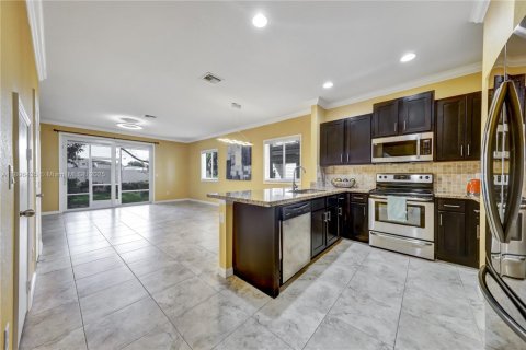 Снять в аренду таунхаус в Дирфилд-Бич, Флорида 3 спальни, 132.66м2, № 1947968 - фото 8